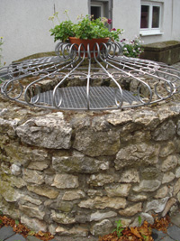Schachtbrunnen Naturstein gemauert Schachtbrunnen Naturstein gemauert